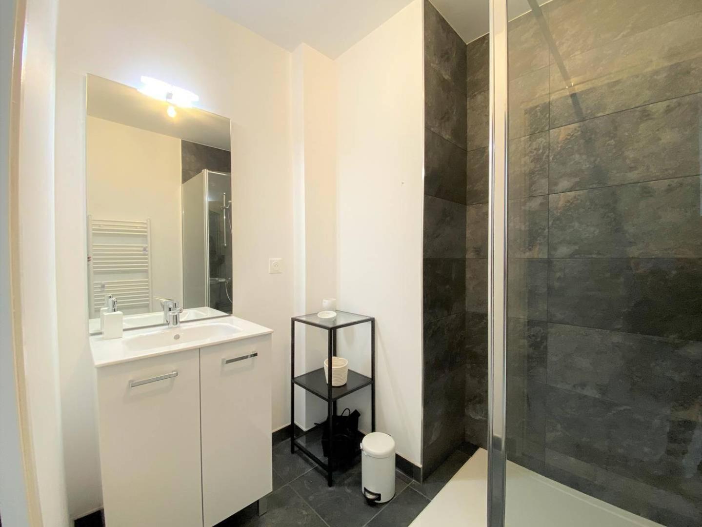 Appartement Avec Balcon Terrasse A - Ref 844